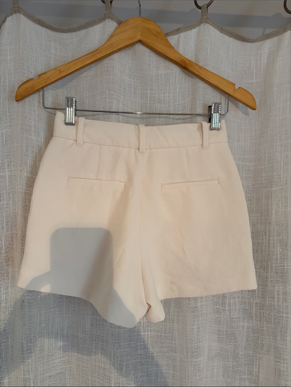 Aritzia High-Waist Tailored Shorts - Picture 3 of 4
